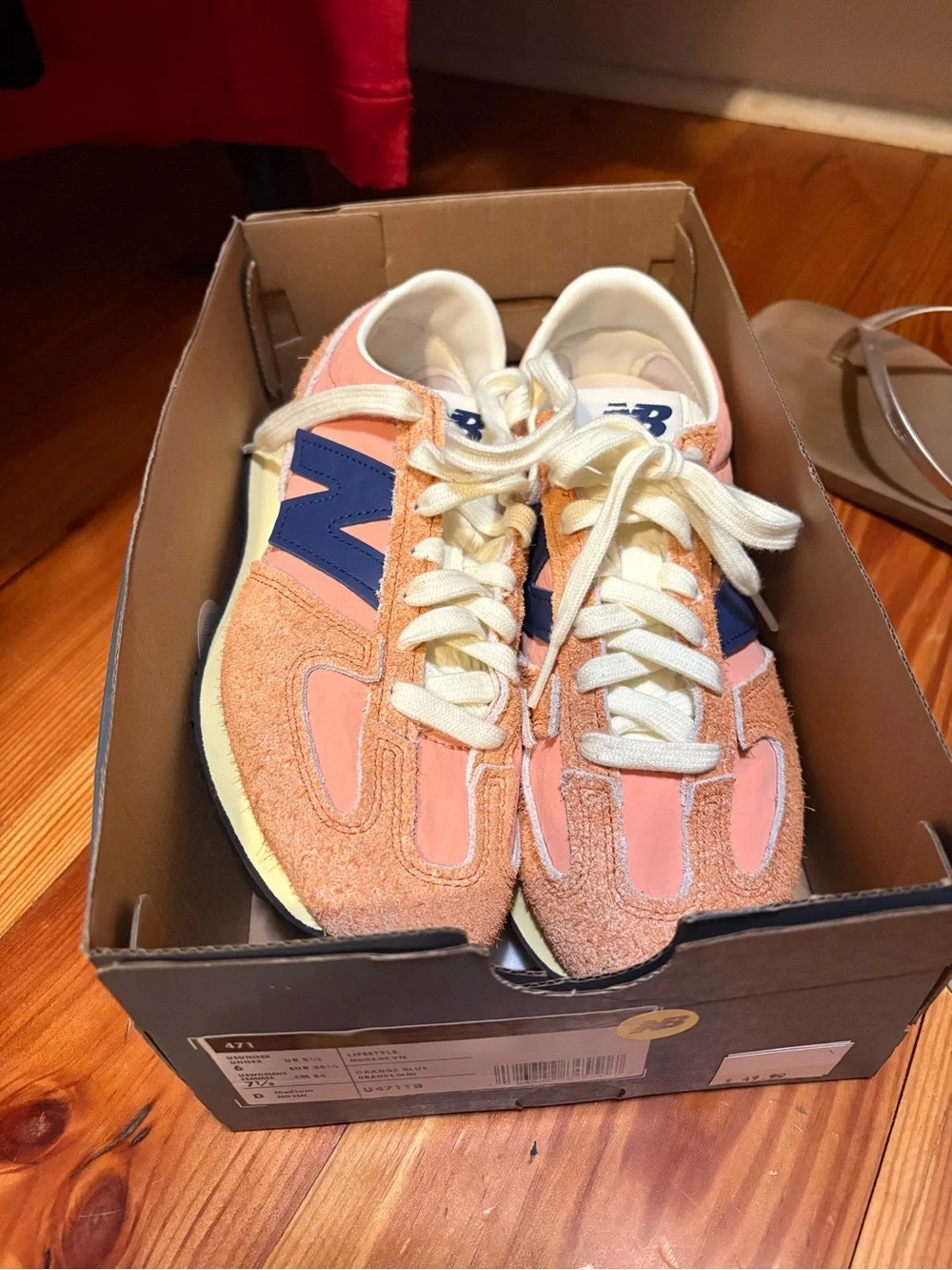 New Balance 471 Women’s Peach Suede Runner with blue